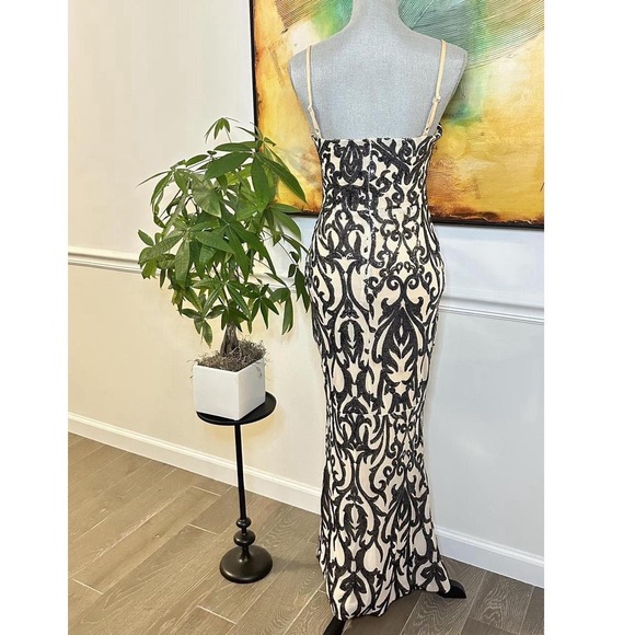 Small Sequins bodycon fitted evening dress in Black Gold - Picture 2 of 8